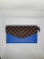 sac a main ou pochette a main bleu