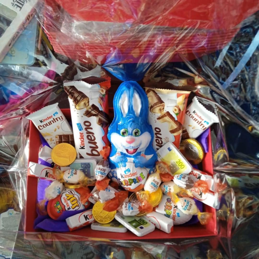 1. panier de Pâques  kinder